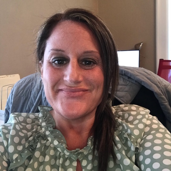 Meet your Posher, Jenn - Picture 1 of 1